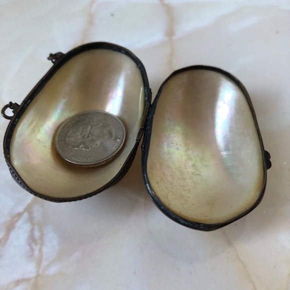 Antique abalone shell coin purse - Picture 5 of 10